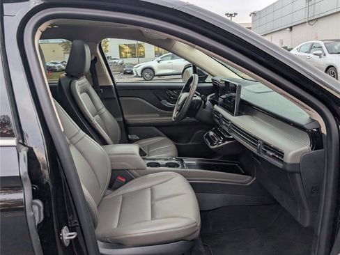 Used 2023 Lincoln Corsair AWD w/ Equipment Group 101A image 9