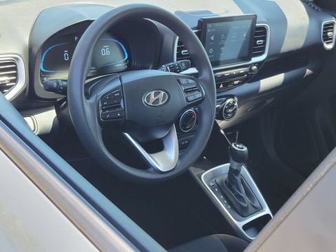 Used 2026 Hyundai Venue SE FWD image 5