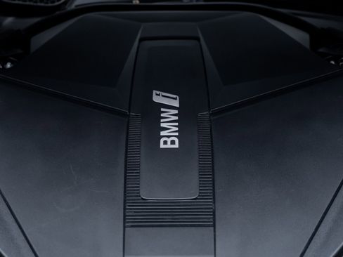 Used 2023 BMW i7 xDrive60 w/ Executive Package 2 image 75