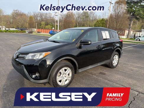 Used 2015 Toyota RAV4 LE image 1