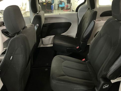 Used 2018 Chrysler Pacifica Touring Plus FWD image 26