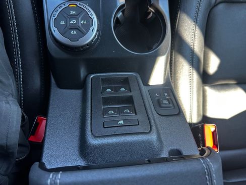 New 2025 Ford Bronco Badlands image 70