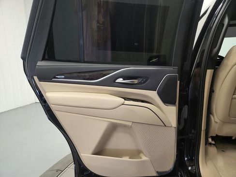 Used 2023 Cadillac Escalade Premium Luxury image 30