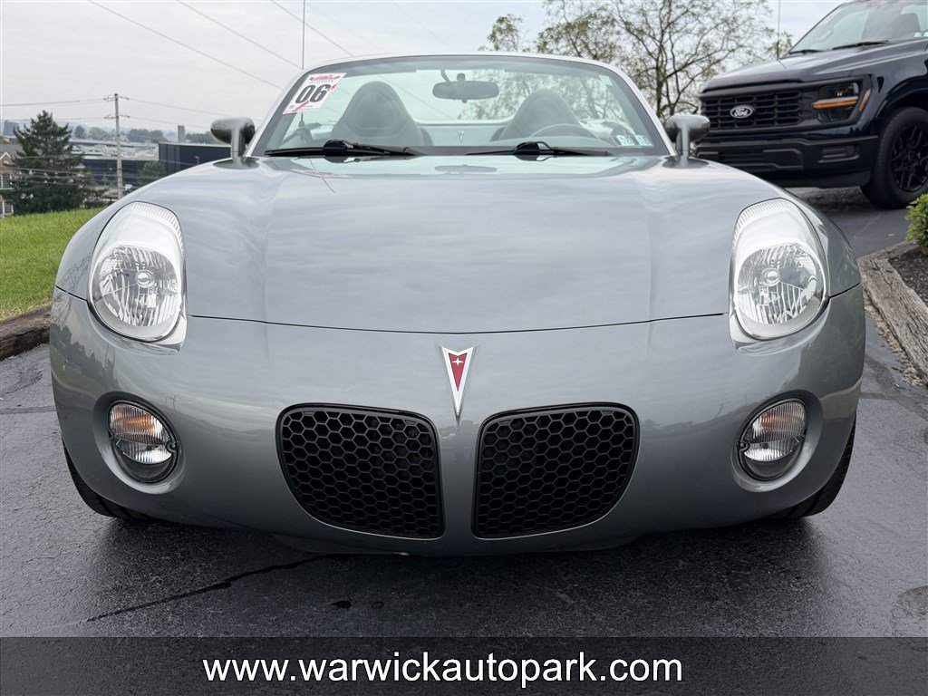 Used 2006 Pontiac Solstice Convertible w/ Premium Package RWD image 3