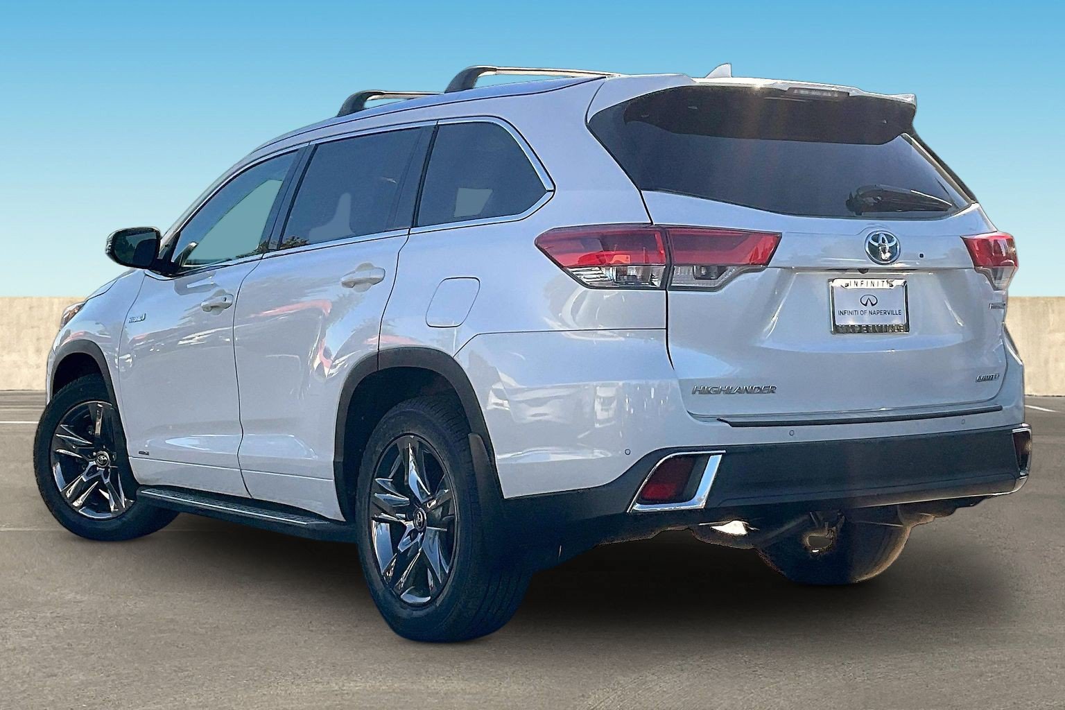 Used 2017 Toyota Highlander Limited Platinum AWD/4WD image 4
