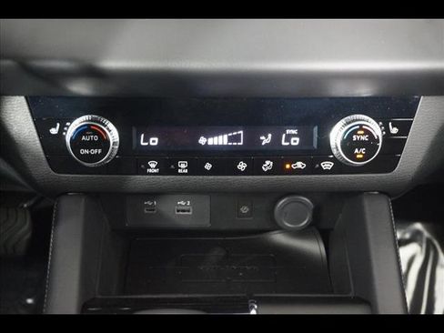 New 2025 Mitsubishi Outlander SE image 17