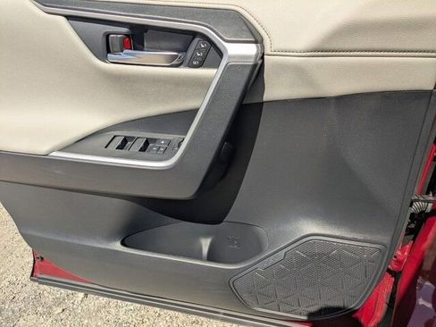 Used 2022 Toyota RAV4 Limited image 29