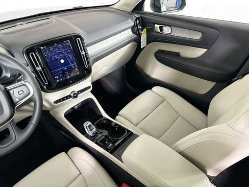 New 2026 Volvo XC40 B5 Ultra w/ Climate Package image 22