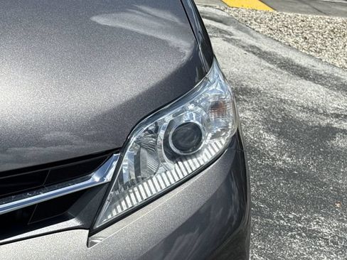 Used 2020 Toyota Sienna XLE FWD image 14