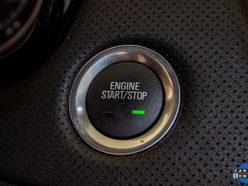 Certified 2025 Cadillac XT5 Premium Luxury image 28