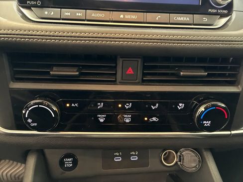 Used 2024 Nissan Rogue S FWD image 19