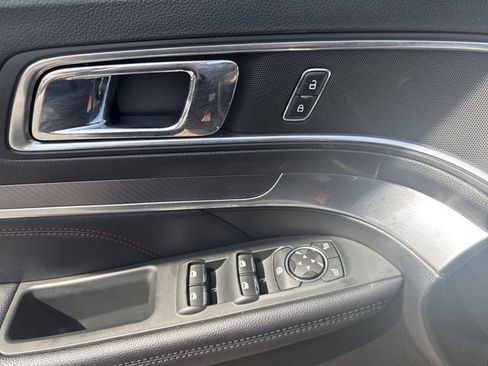 Used 2018 Ford Explorer Sport w/ Ford Safe & Smart Package AWD/4WD image 13