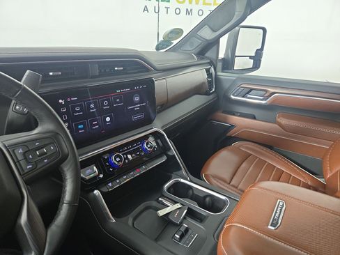 Certified 2024 GMC Sierra 3500 Denali Ultimate image 25