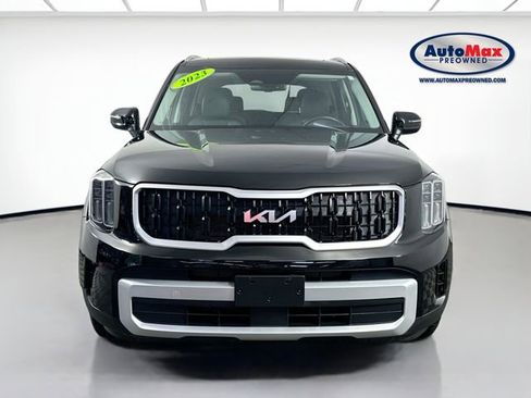 Used 2023 Kia Telluride EX w/ EX Captain's Chair Package AWD/4WD image 2
