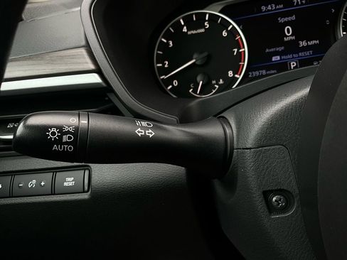 Used 2025 Nissan Altima 2.5 SV image 33