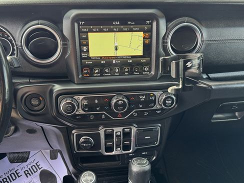 Used 2018 Jeep Wrangler Unlimited Sahara AWD/4WD image 19
