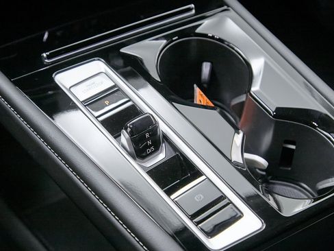 Used 2025 Volkswagen Atlas SE image 17