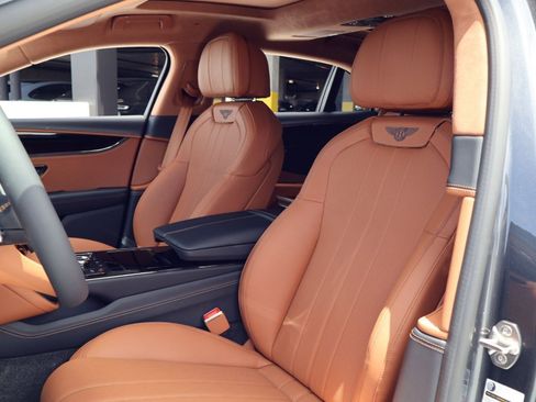 New 2025 Bentley Flying Spur Plug-In Hybrid AWD/4WD image 2