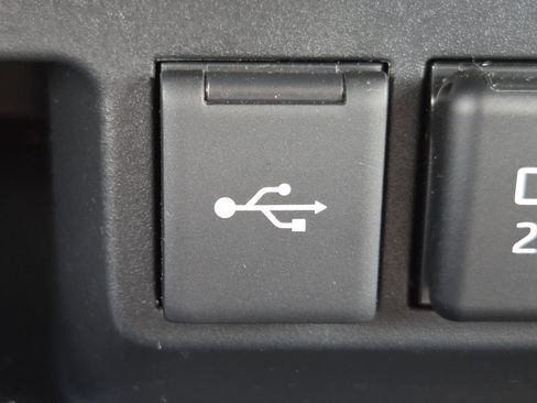 Used 2020 Toyota Highlander Limited AWD/4WD image 9