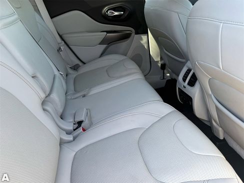 Used 2019 Jeep Cherokee Limited w/ Luxury Group image 28