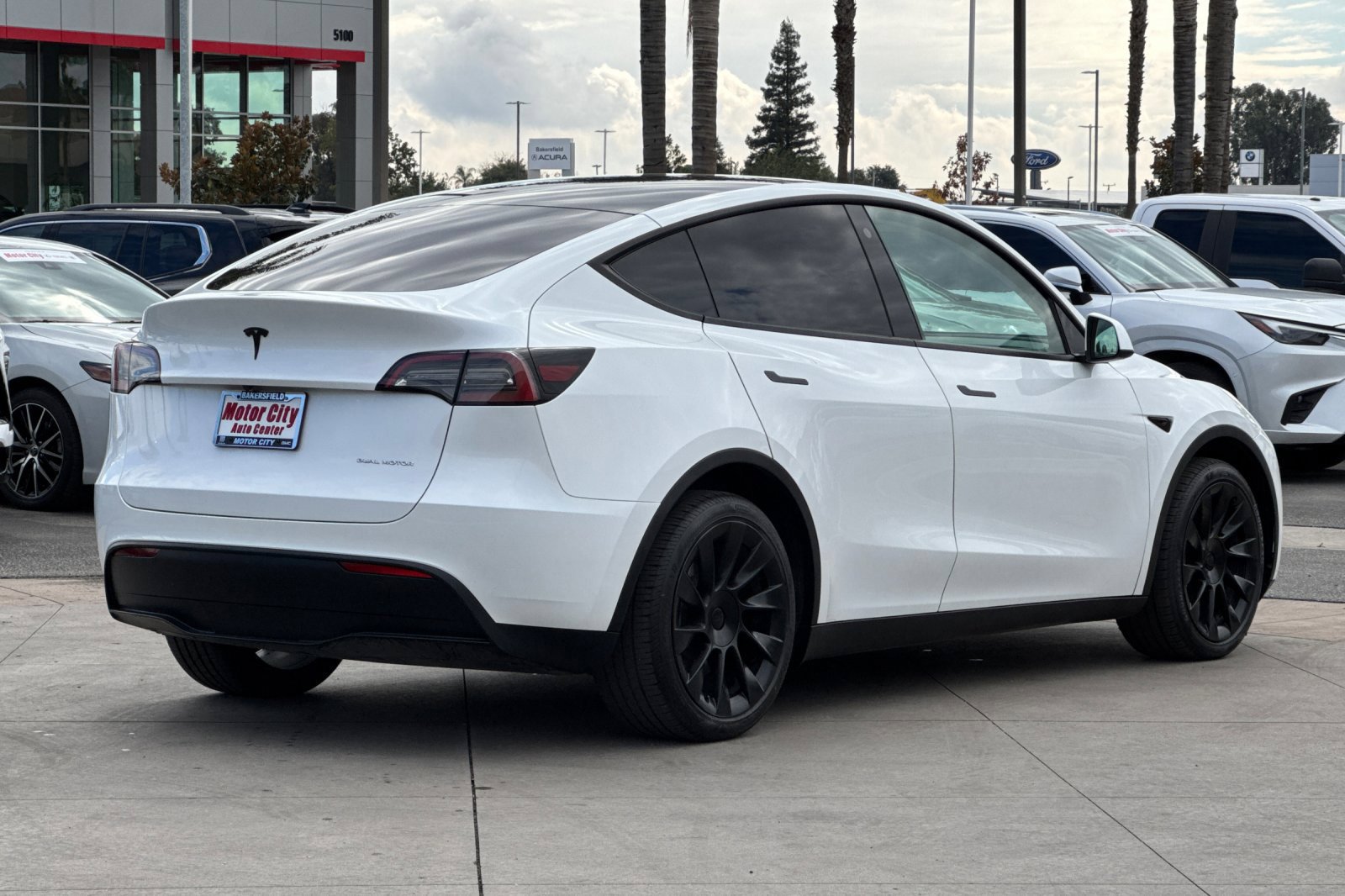 Used 2023 Tesla Model Y Long Range AWD/4WD image 4
