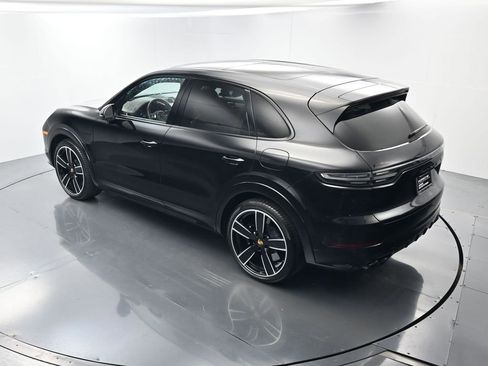 Certified 2022 Porsche Cayenne Turbo S AWD/4WD image 37