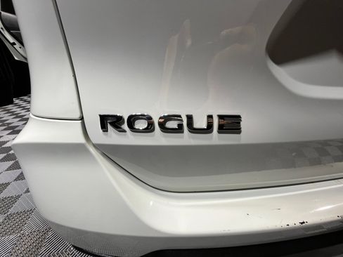 Used 2019 Nissan Rogue S image 24
