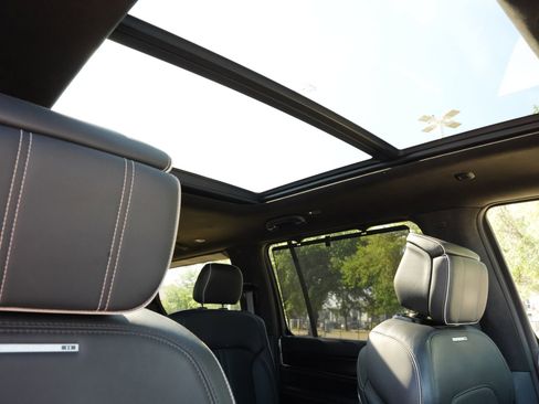 Used 2022 Jeep Grand Wagoneer Series II AWD/4WD image 27