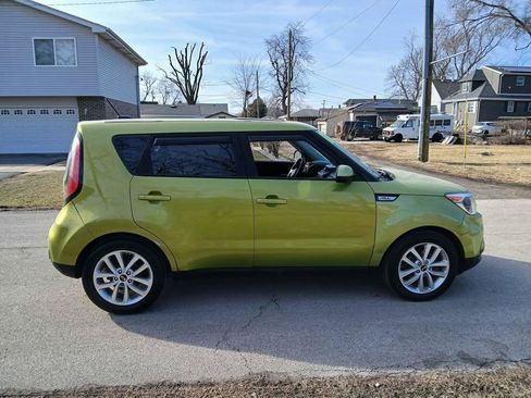 Used 2017 Kia Soul + FWD image 5