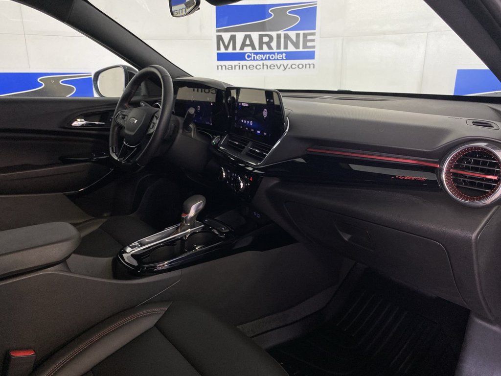 Used 2025 Chevrolet Trax RS w/ Driver Confidence Package FWD image 32