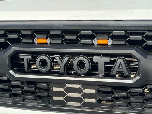 Used 2020 Toyota Tacoma TRD Off-Road w/ Technology Package RWD image 13
