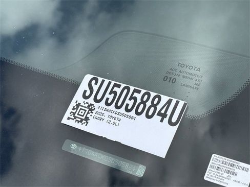 Used 2025 Toyota Camry SE image 33
