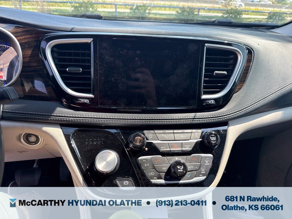 Used 2023 Chrysler Pacifica Limited FWD image 5