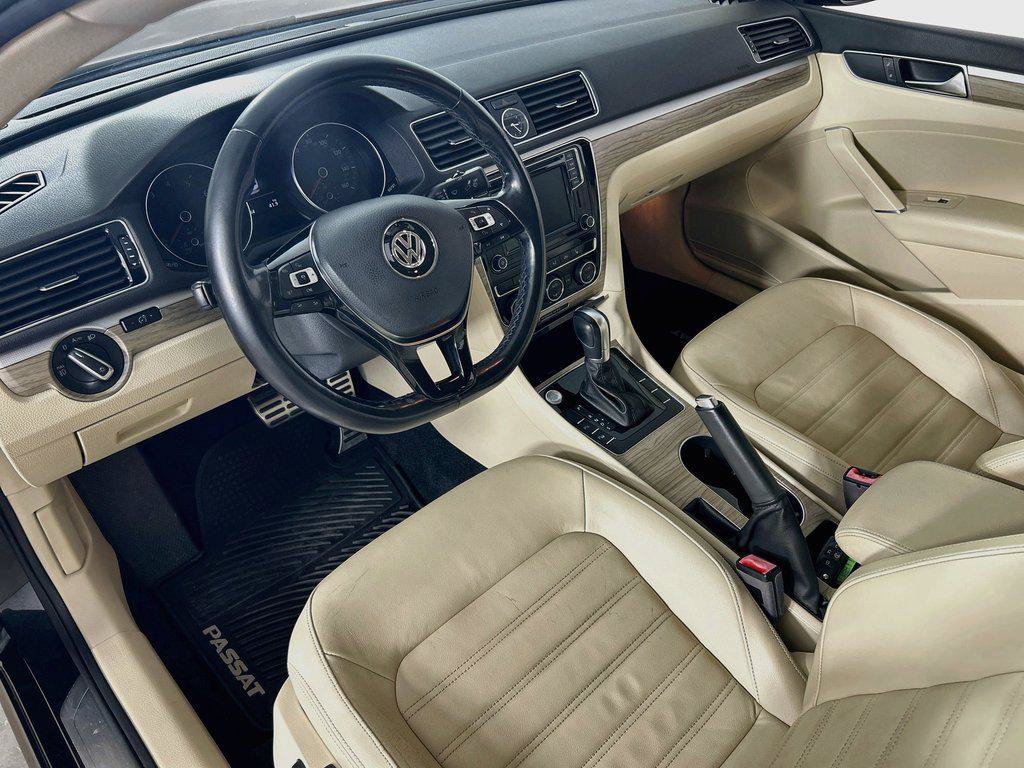 Used 2017 Volkswagen Passat 1.8T SEL Premium FWD image 9