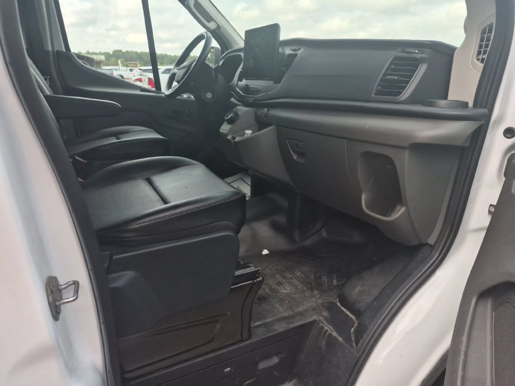 Used 2023 Ford E-Transit Medium Roof RWD image 25