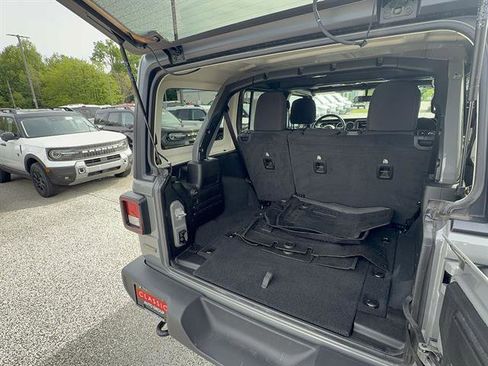 Used 2022 Jeep Wrangler Unlimited Sport AWD/4WD image 6