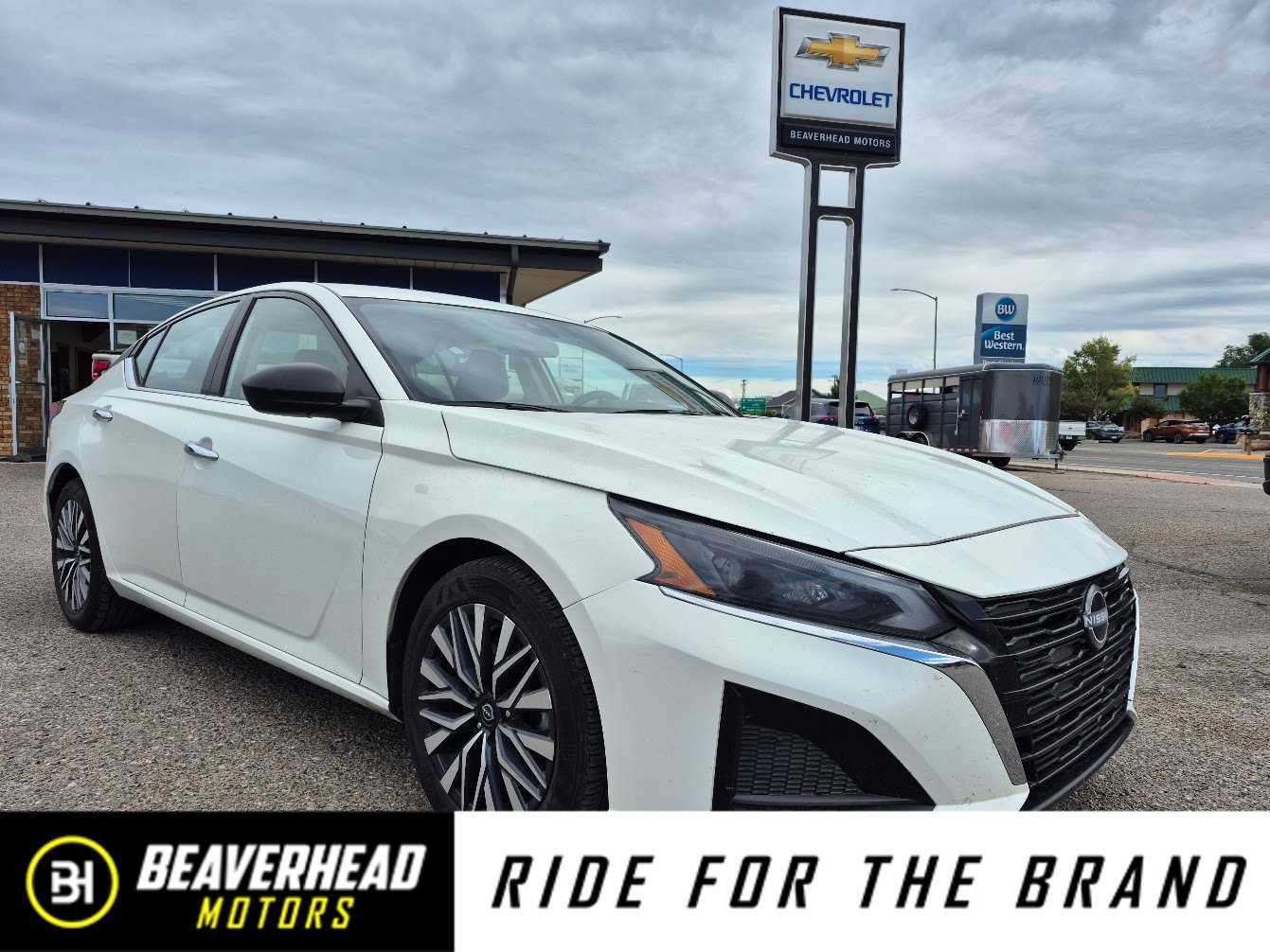 Used 2024 Nissan Altima 2.5 SV FWD image 1