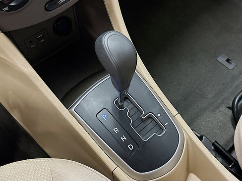 Used 2014 Hyundai Accent GLS FWD image 23