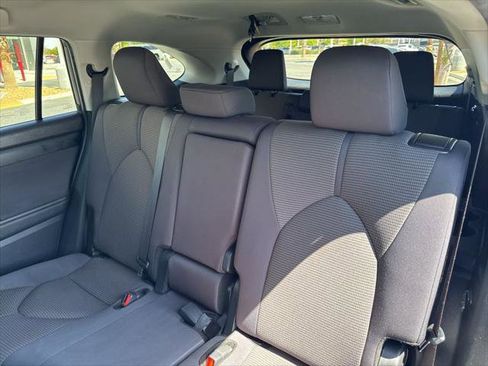 Certified 2024 Toyota Highlander LE AWD/4WD image 18