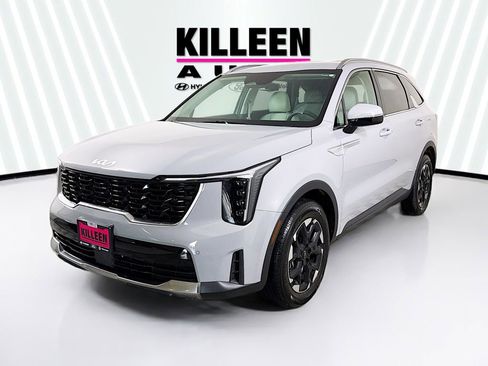 Used 2025 Kia Sorento S image 3