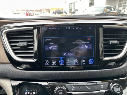 Used 2017 Chrysler Pacifica Touring-L image 31