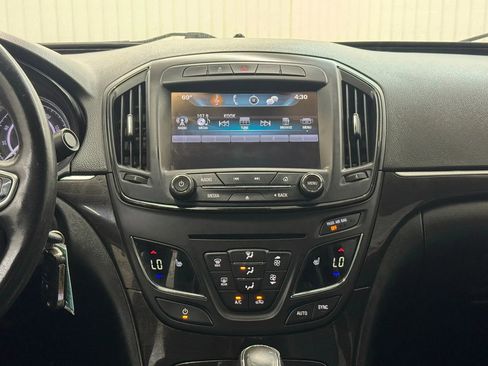 Used 2017 Buick Regal Sport Touring image 18