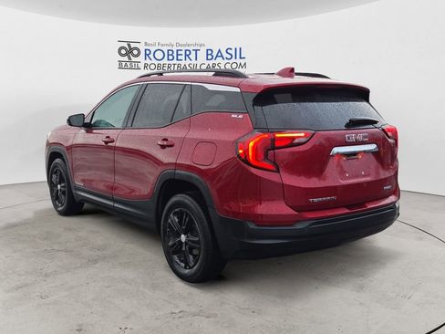 Used 2020 GMC Terrain SLE w/ Driver Convenience Package image 3
