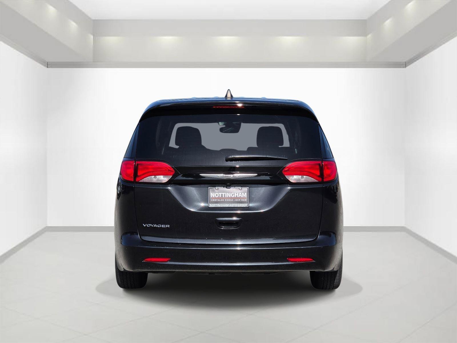 Used 2023 Chrysler Voyager LX FWD image 5