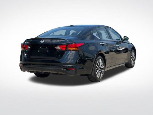 Used 2025 Nissan Altima 2.5 SV FWD image 27