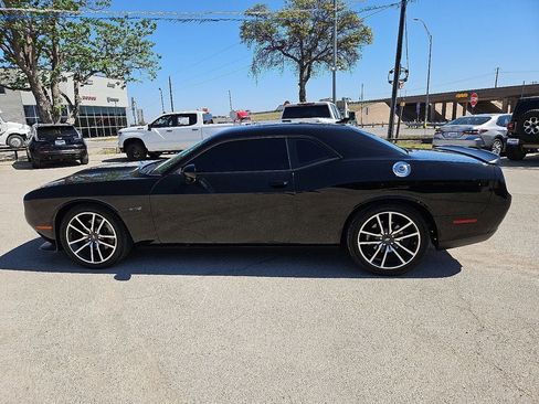 Used 2023 Dodge Challenger R/T image 3