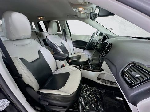 Used 2018 Jeep Compass Limited image 12