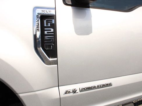 Used 2017 Ford F250 XLT w/ XLT Premium Package image 3