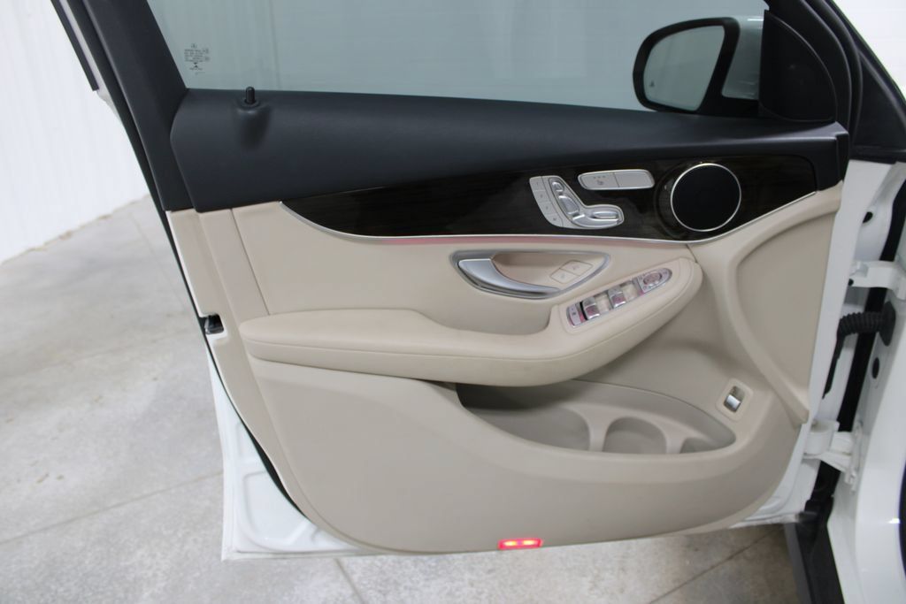 Used 2022 Mercedes-Benz GLC 300 4MATIC image 14