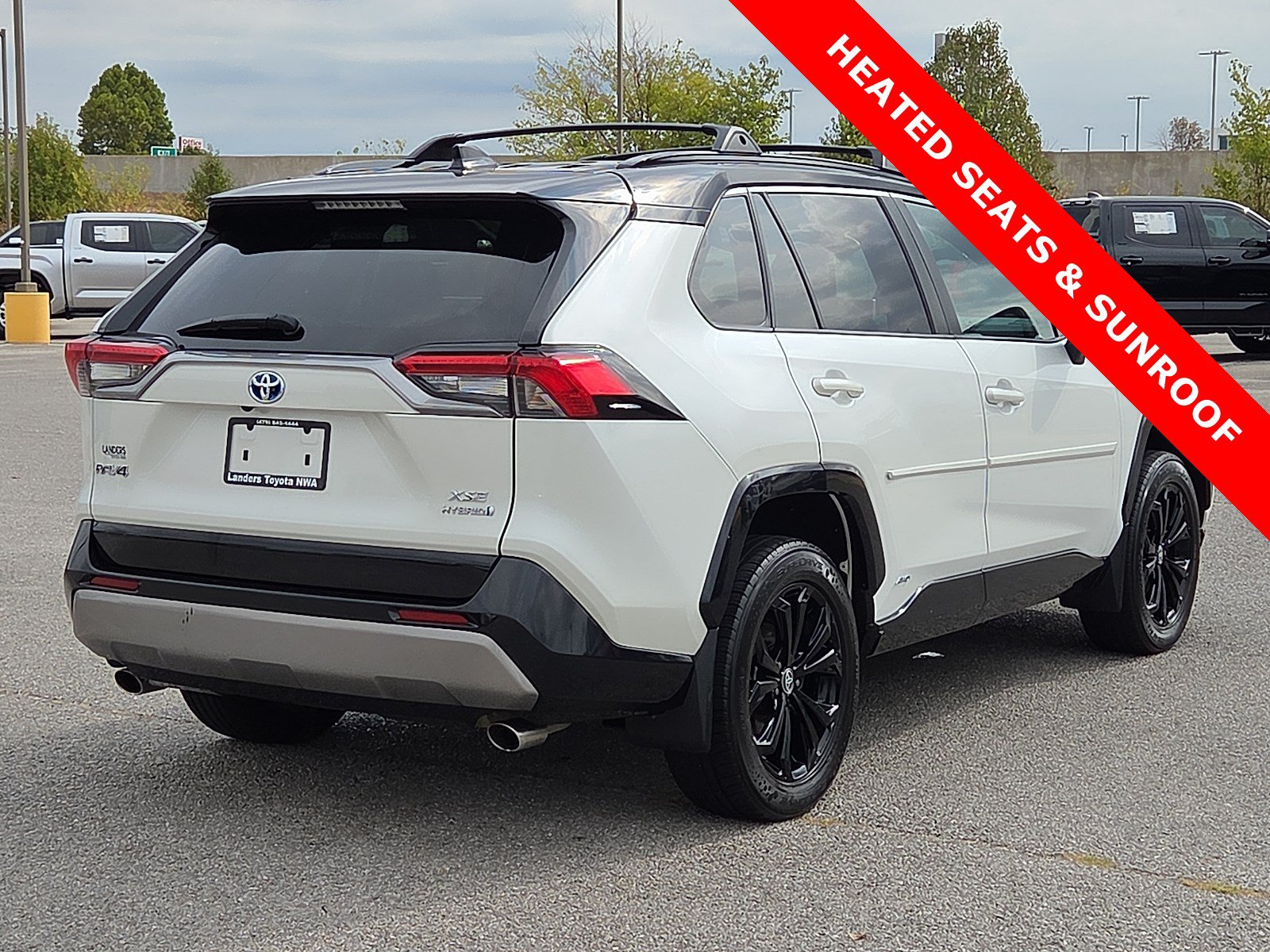 Used 2022 Toyota RAV4 XSE AWD/4WD image 5